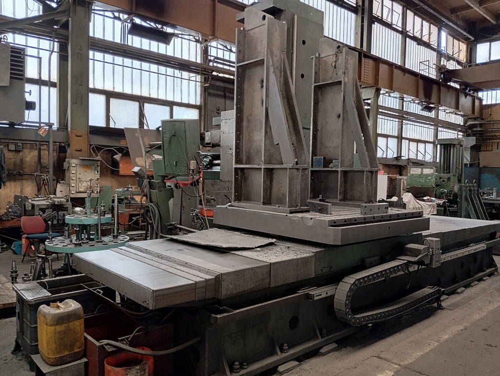Aléseuse à montant fixe CNC TOS Warnsdorf WHN 13.8B