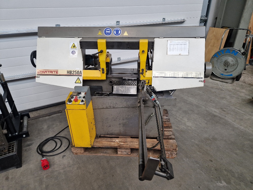 Scie à ruban pour métal Startrite HB250A