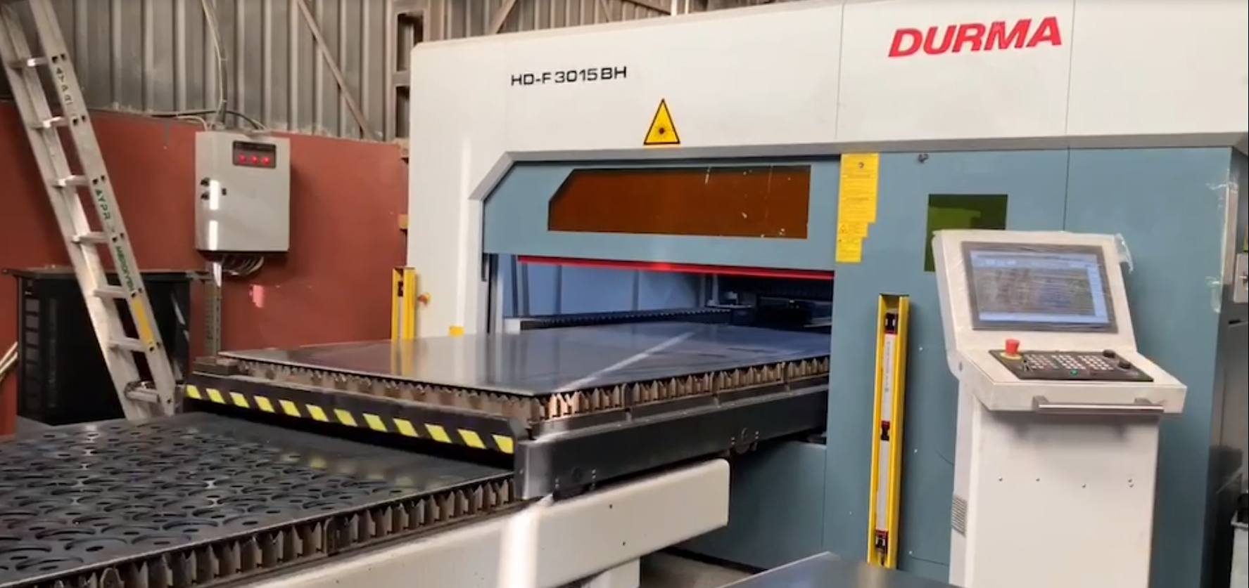 Machine de découpe laser Durma HD-F 3015 BH