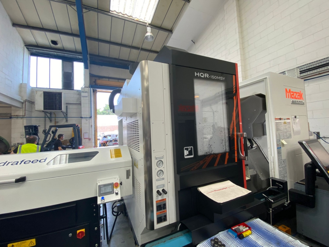 Tour CNC avec ravitailleur de barres Mazak HQR-150MSY d'occasion