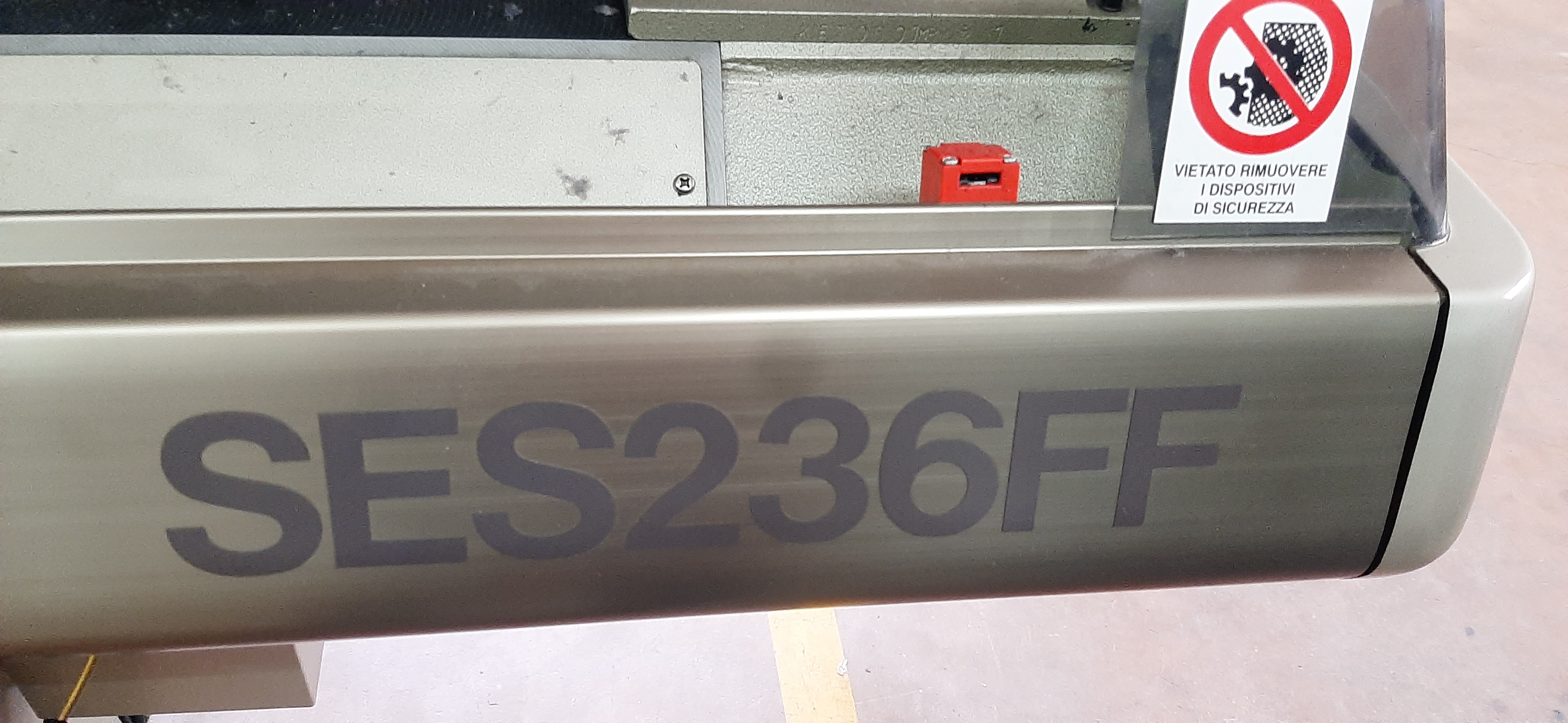 Métier à tricoter rectiligne SHIMA SEIKI SES 254 236