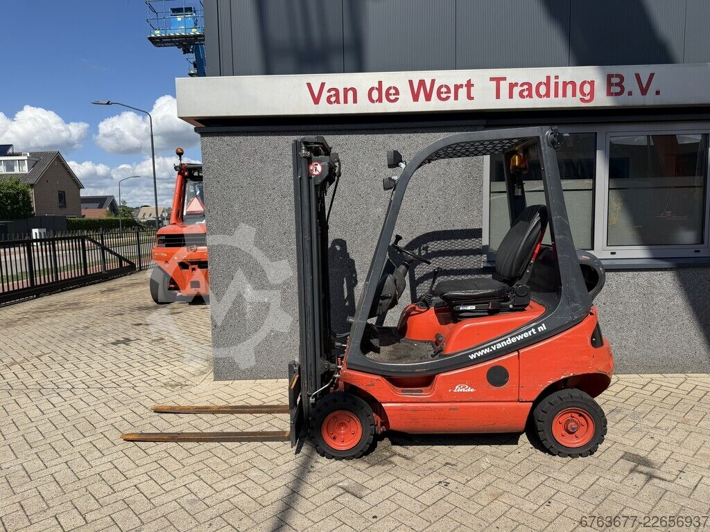 Linde H16T Triplex 470 Free Lift / 3rd function on carriage / VW 1992 / 14,050 hours LPG LINDE H16T Triplo 470 Freelift / 3e functie op bord / VW 1992 / 14.050 uur LPG