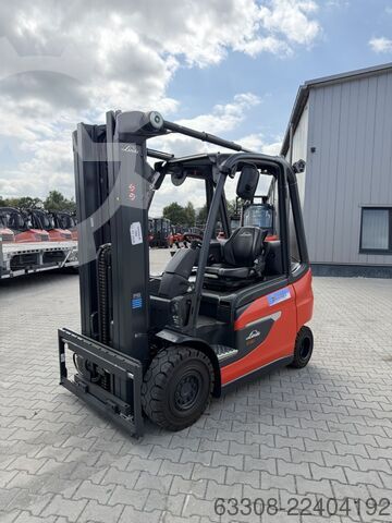 Electric 4-wheel forklift Linde E30