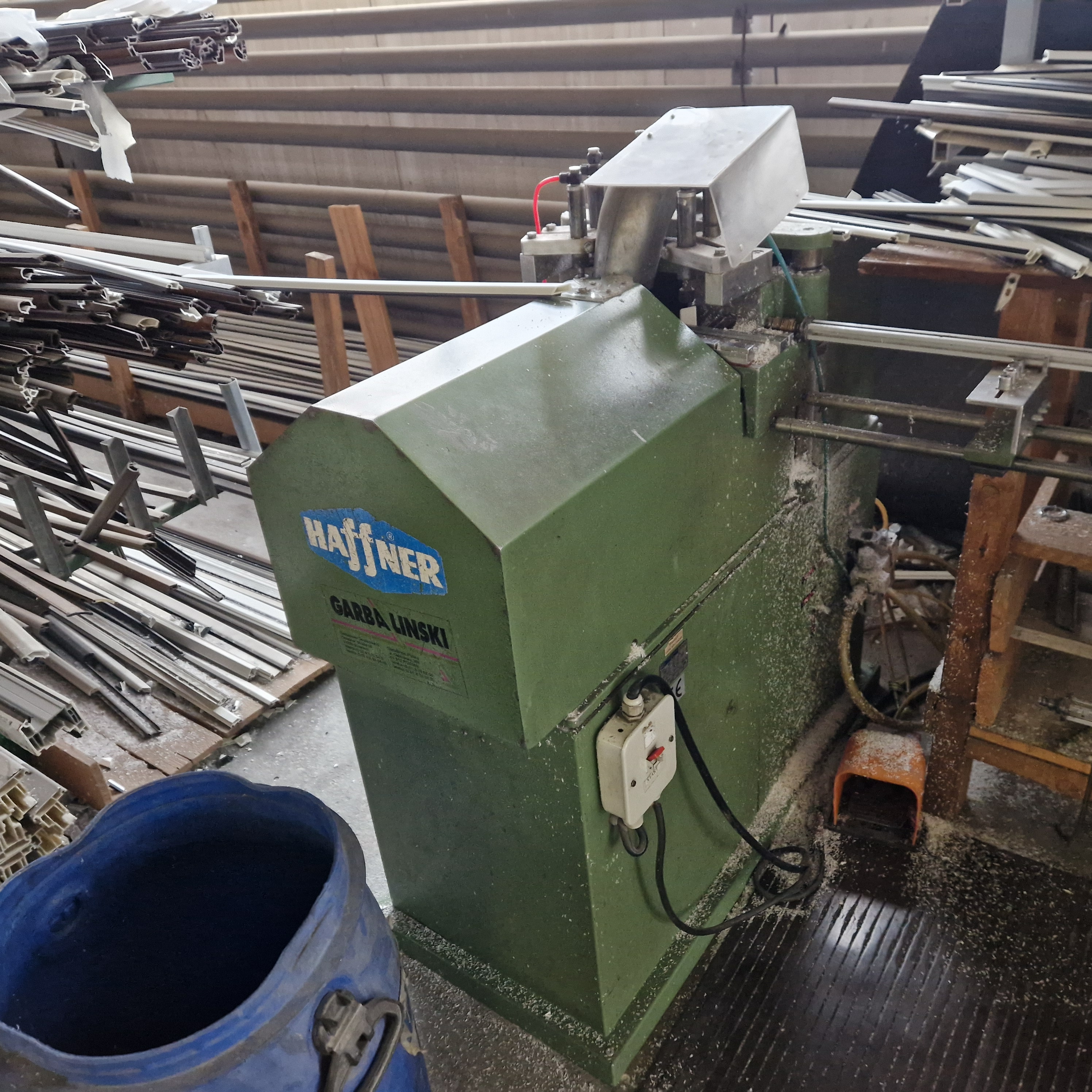 Centre d’usinage CNC bois pour portes et fenêtres HAFFNER -