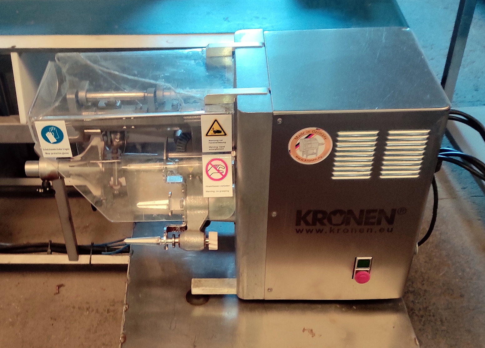 KRONEN AS4 ÉPLUCHEUSE, ÉVIDEUSE ET COUPEUSE DE POMMES