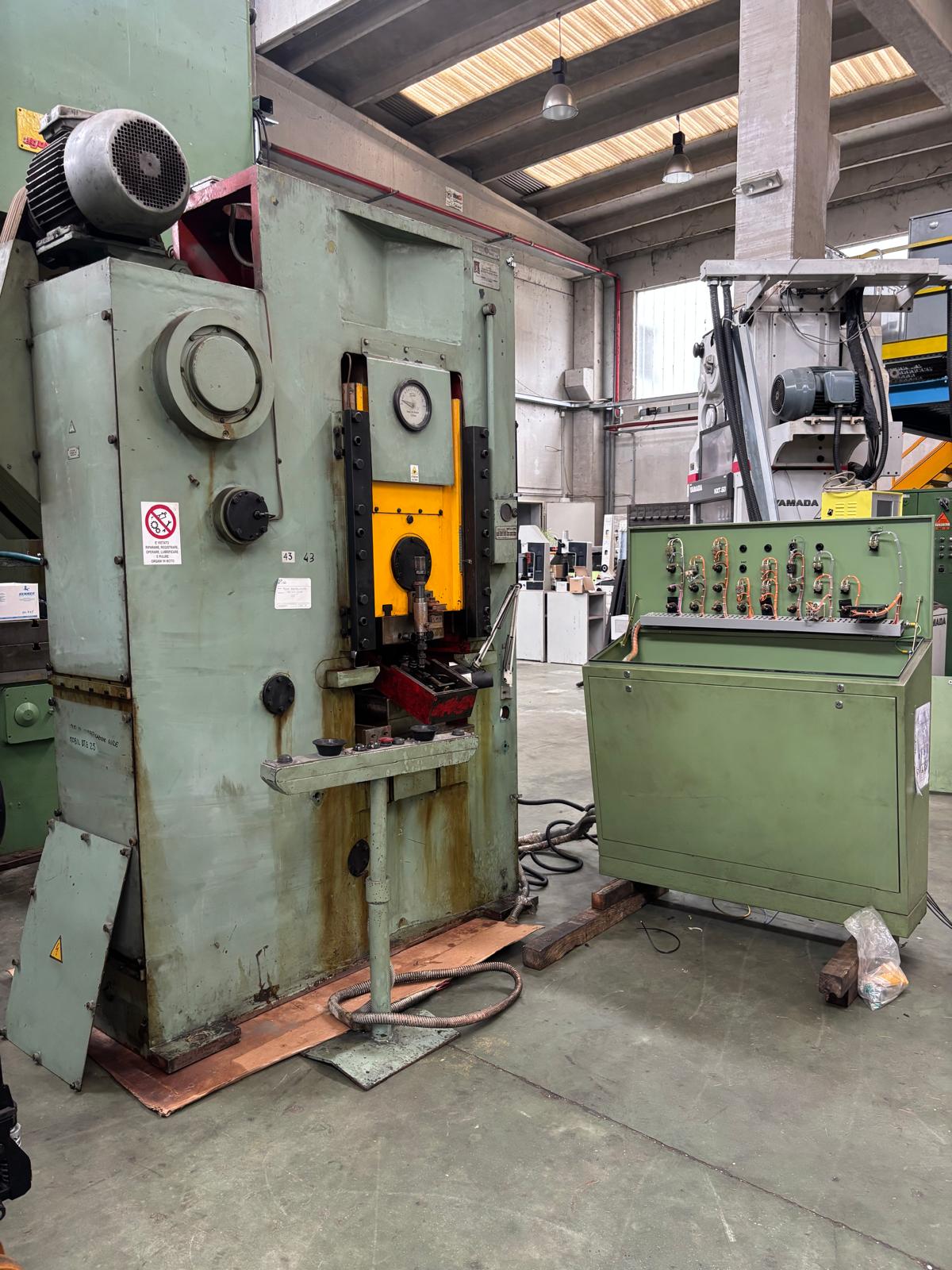 Presse à genouillère BARNAUL KB 8336