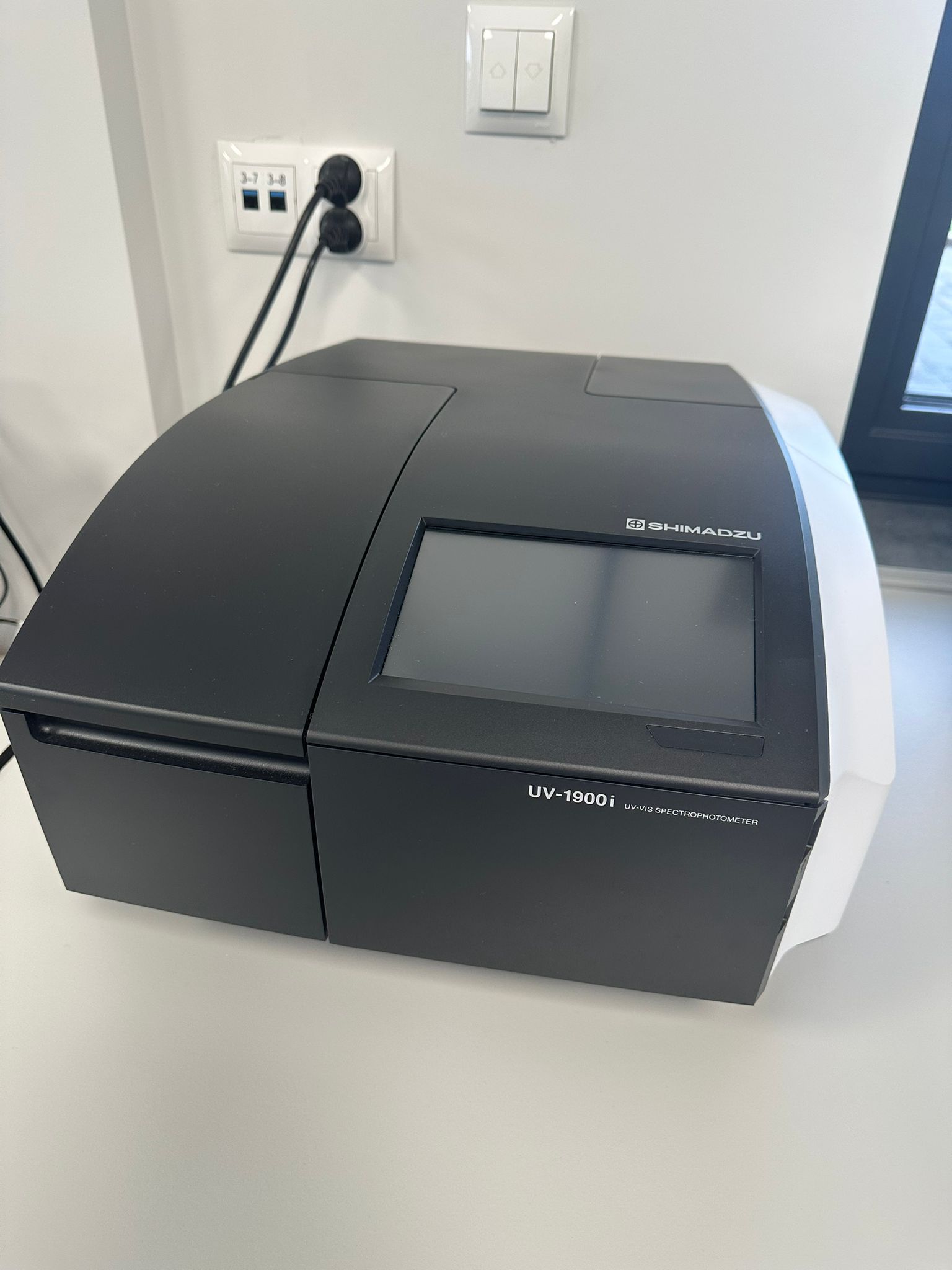 Système complet de laboratoire et médical Shimadzu UV vis - 1900i