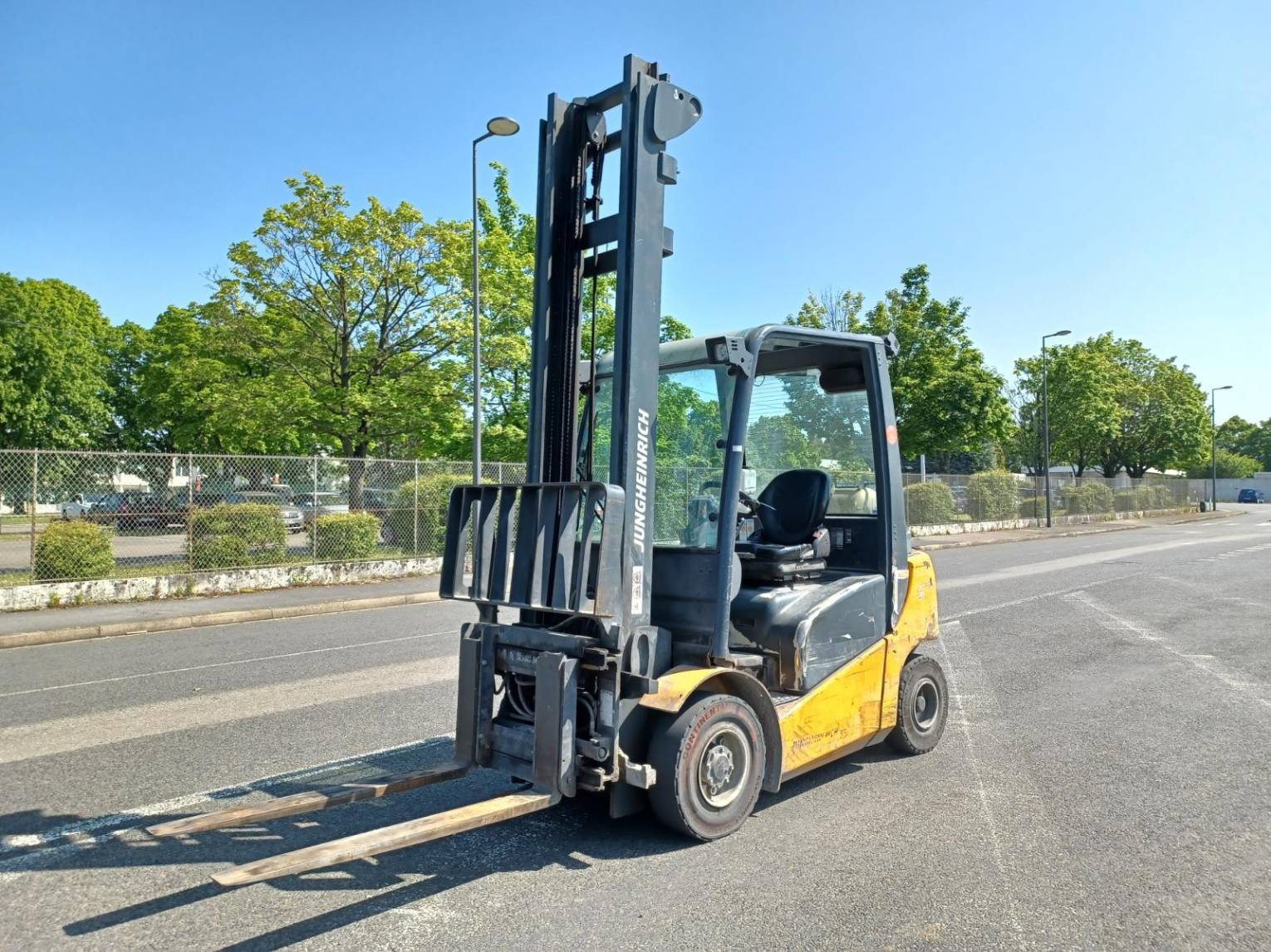 Chariot élévateur électrique Jungheinrich TFG425500ZT