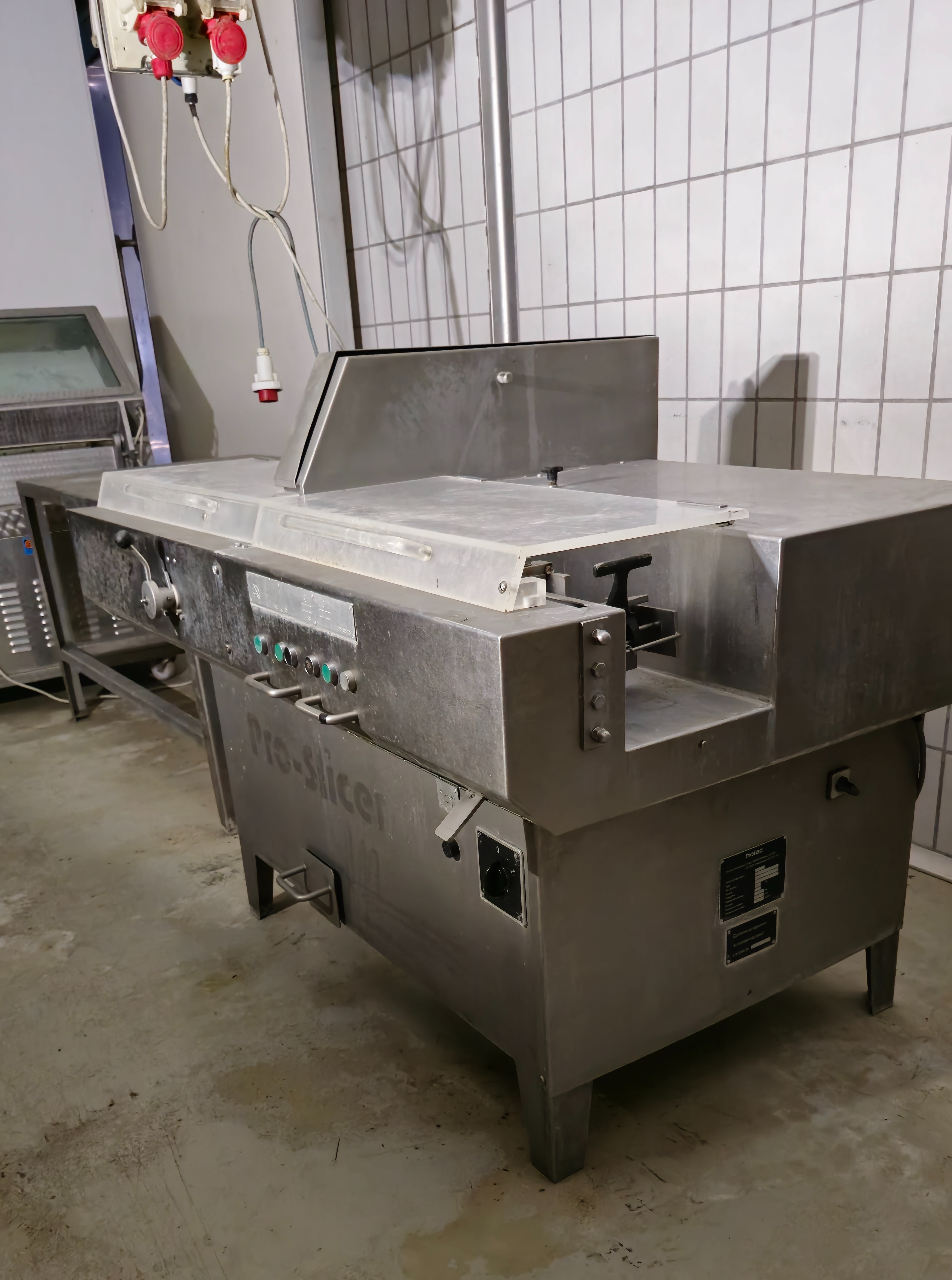 Machine de découpe de viande HOLAC 26/74T