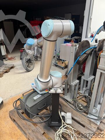 Industrial robot KUKA KR 240 R2900 ultra