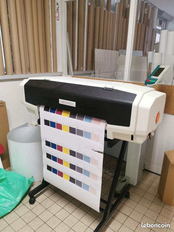 Imprimante sublimation Sawgrass VJ628 grand format sur pied
