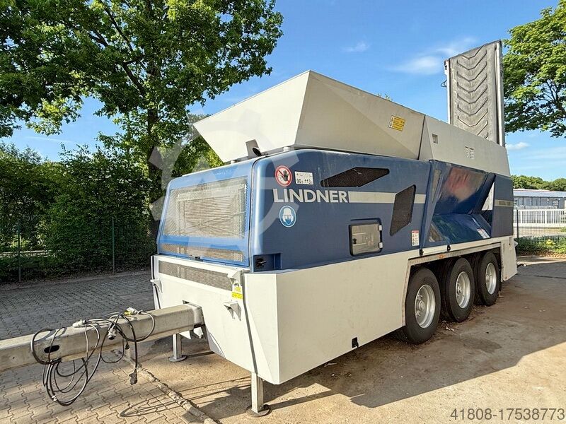 Mobile twin-shaft shredder. LINDNER MIURA 1500