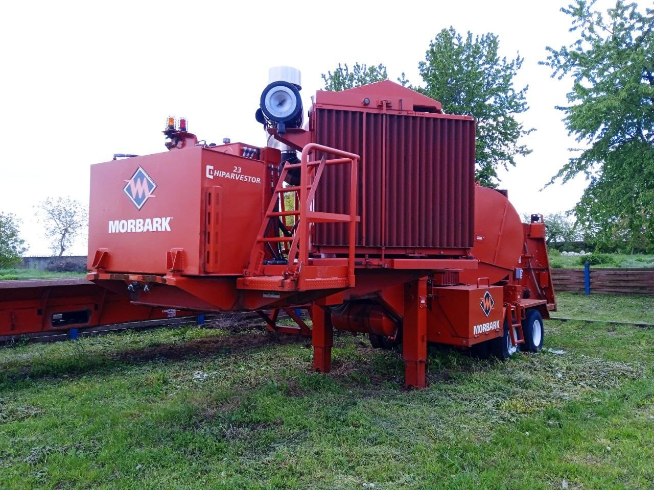 Déchiqueteuse à bois MORBAK 23NCL CHIPARVESTON