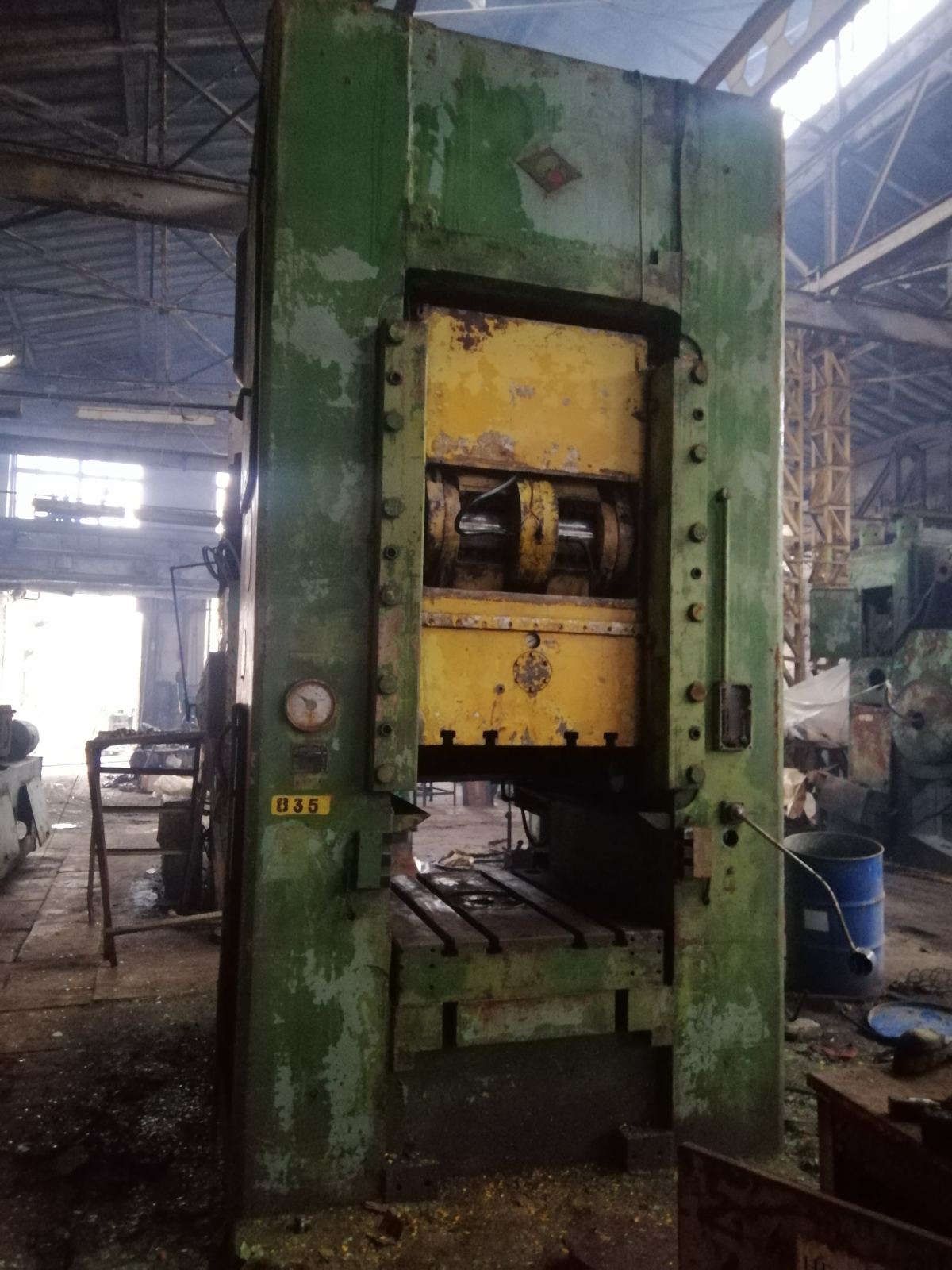 Presse à genouillère Barnaul K8342