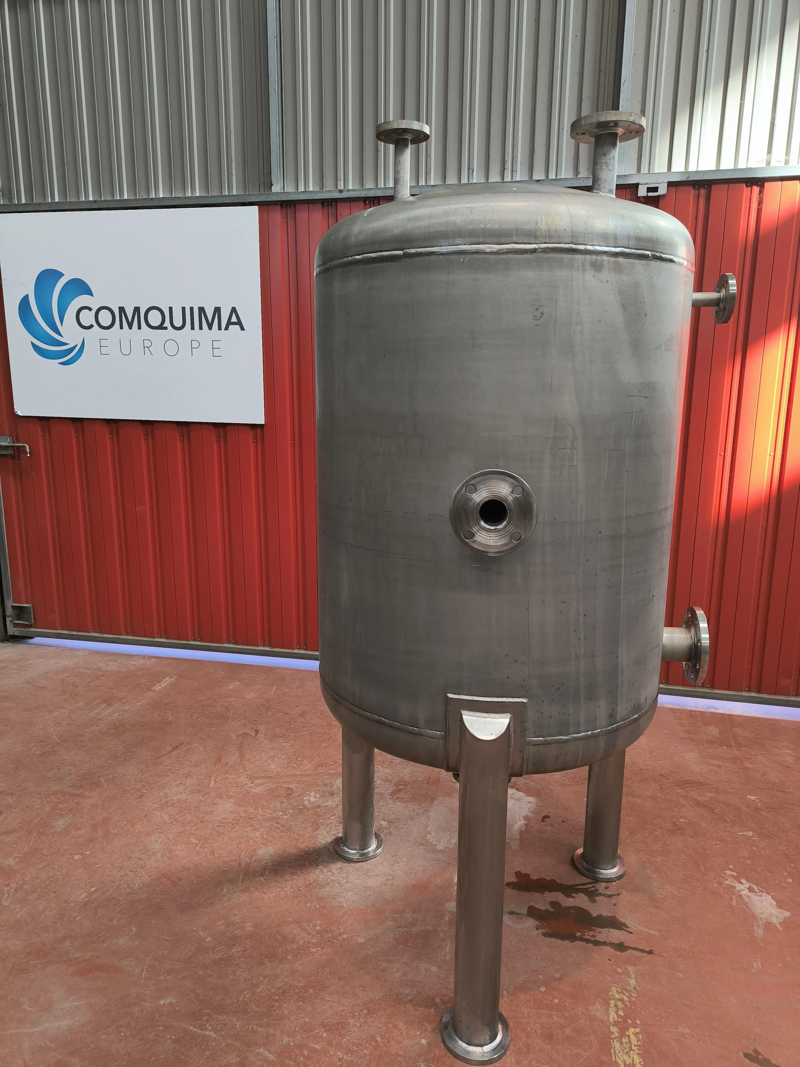 RÉSERVOIR EN ACIER INOXYDABLE 750 LITRES