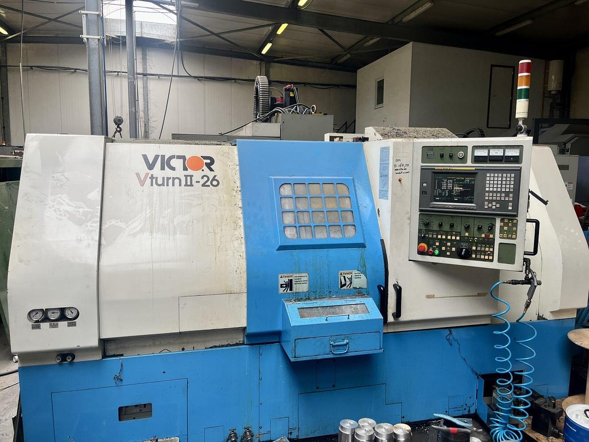Tour motorisé cnc VICTOR V-Turn II-26 d'occasion