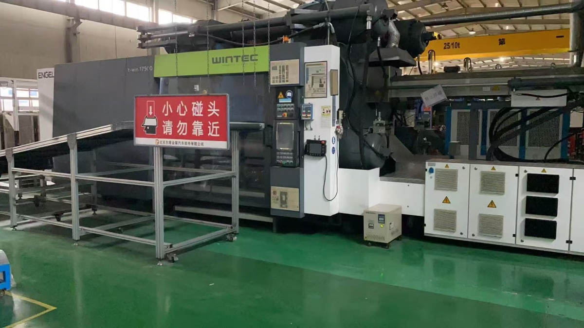 Machine pour le plastique WINTEC T-WIN 17500-15000