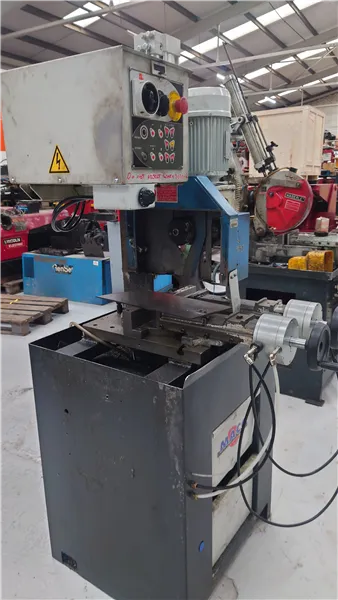 Machines de découpe verticales Macc et Haberle H35/H et NTS 315