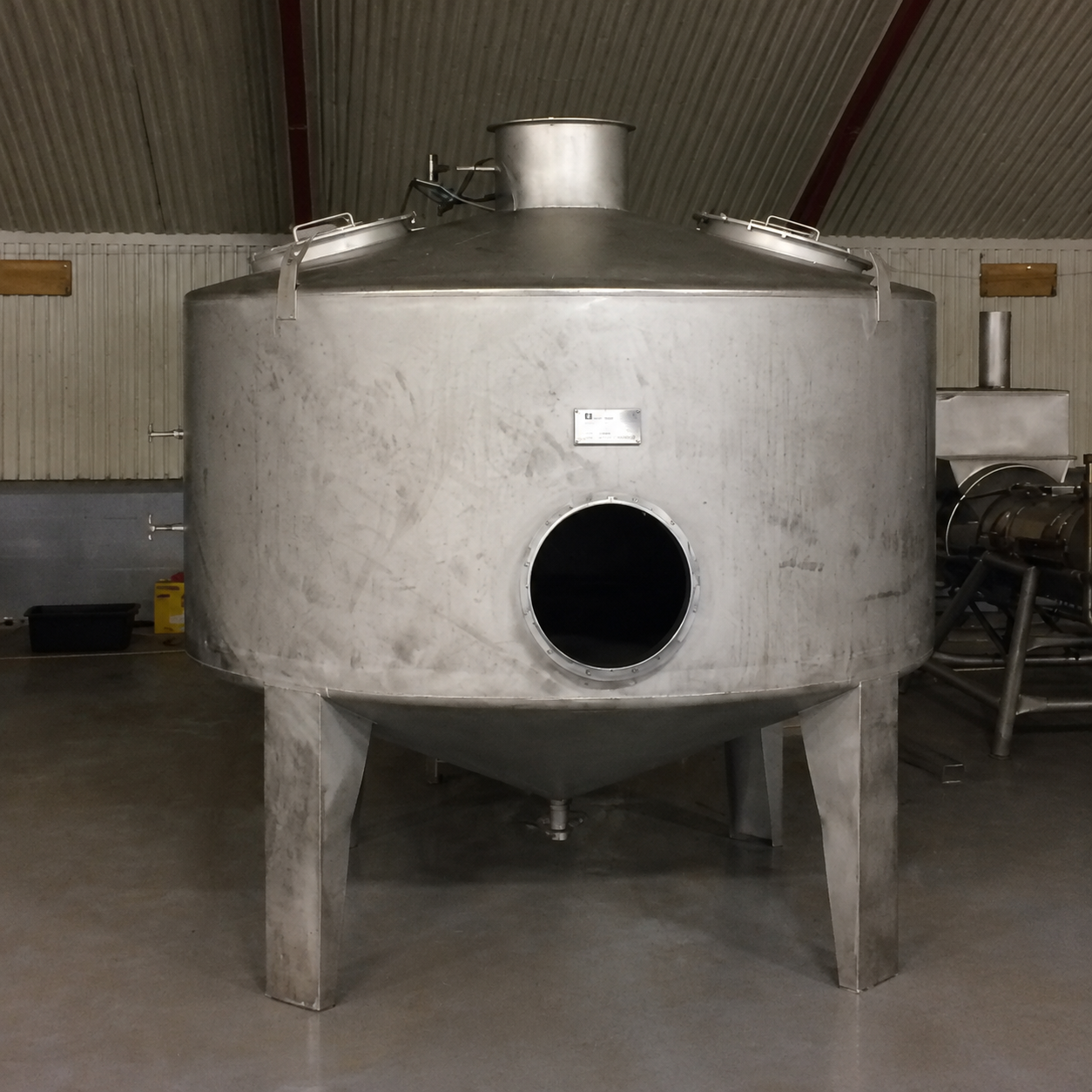 Unknown Filter tank with blower and heat exchanger