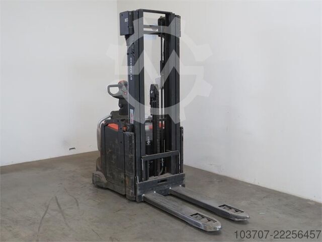 Stacker Toyota 7FBMF30