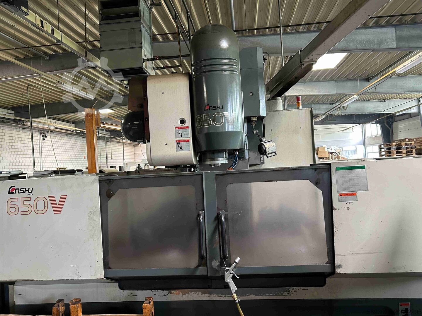 Vertical CNC machining center Enshu 650 V