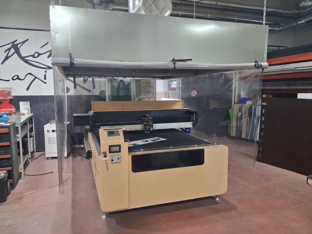Découpeuse laser CO₂ industrielle chinoise OEM 1325 Système industriel de découpe et gravure laser CO₂