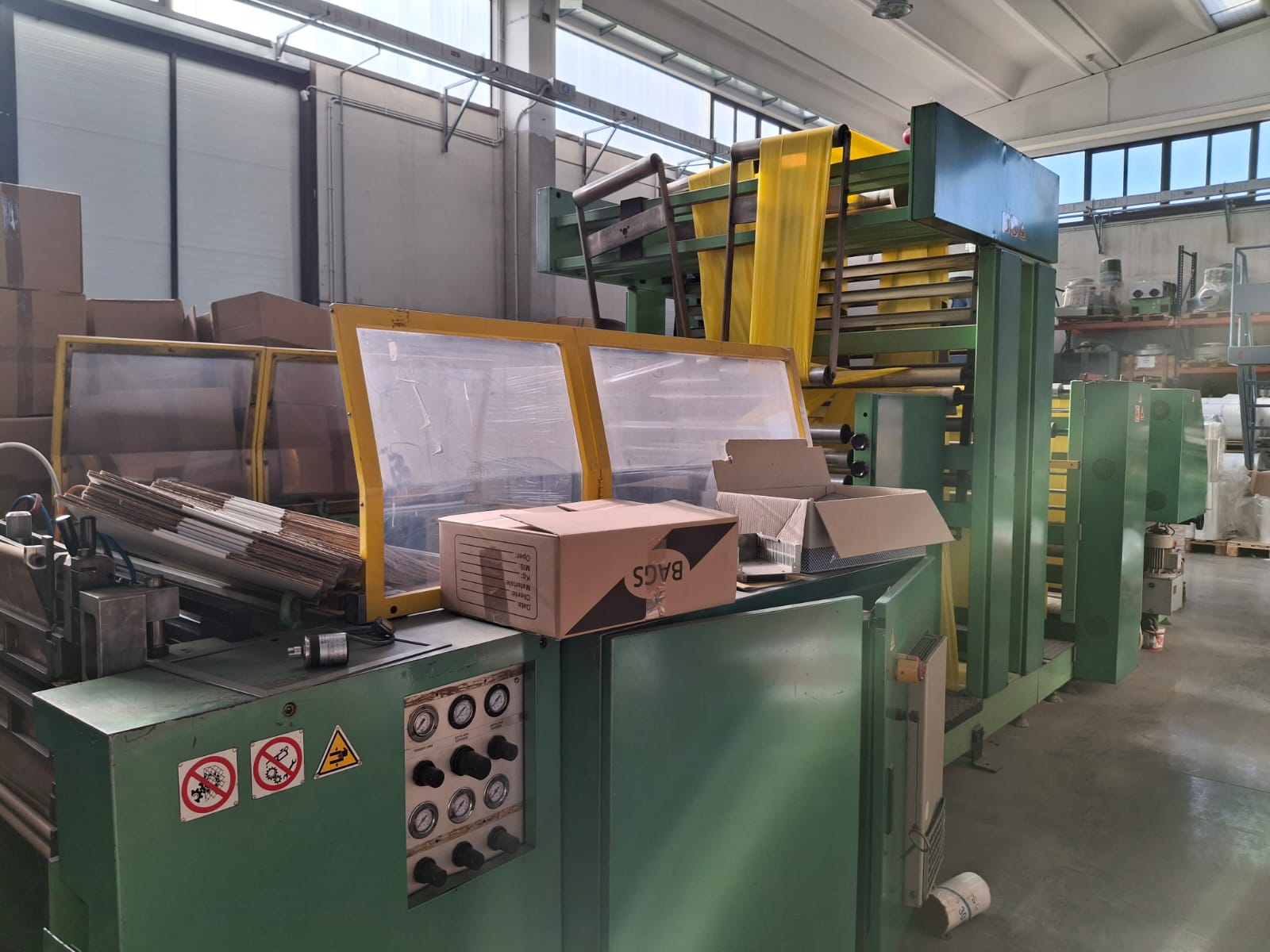 Soudeuse industrielle pour matières plastiques. ELBA PBI 16