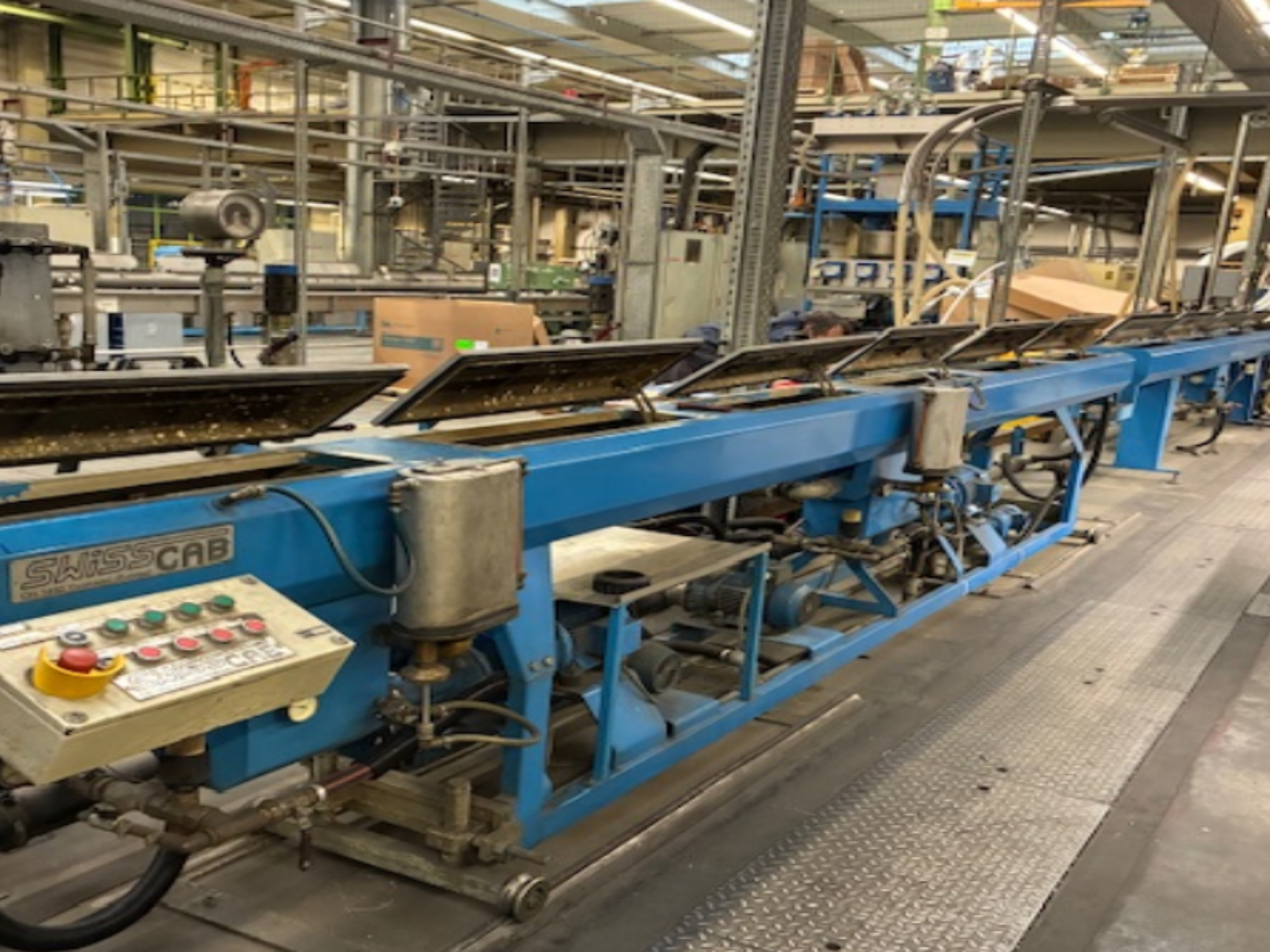 Système d'extrusion de tuyaux en composite plastique-métal SWISS CAB KMV