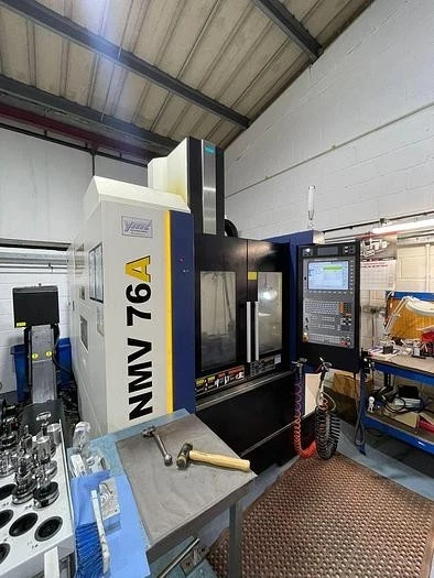 Centre d'usinage vertical YCM NMV76AH