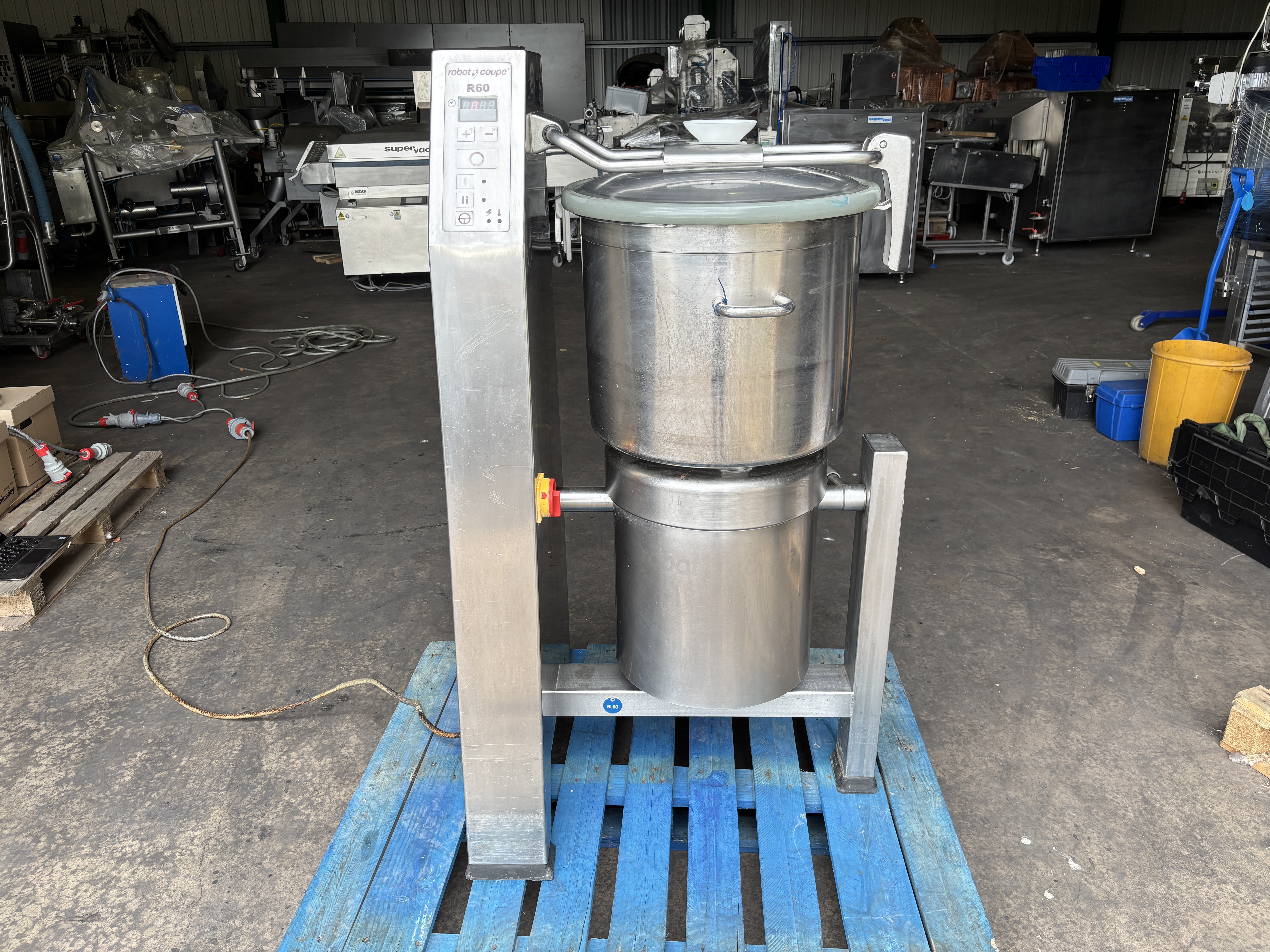 Machine de découpe, lavage et blanchiment de fruits et légumes Robot Coupe R60