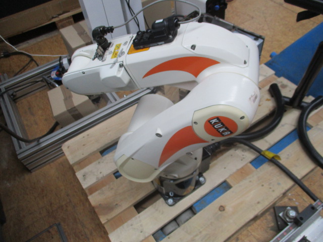 Robot Kuka KRC2sr + KCP2 + KR5 sixx R850