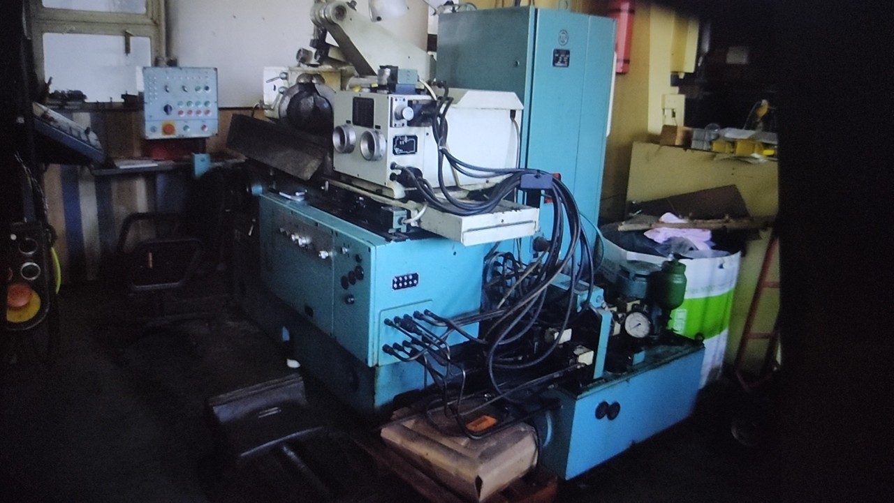 Rectifieuse cylindrique ČZ Strakonice BDU 80