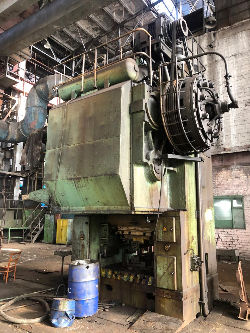 Presse à genouillère Tyazhmechpress KV8044