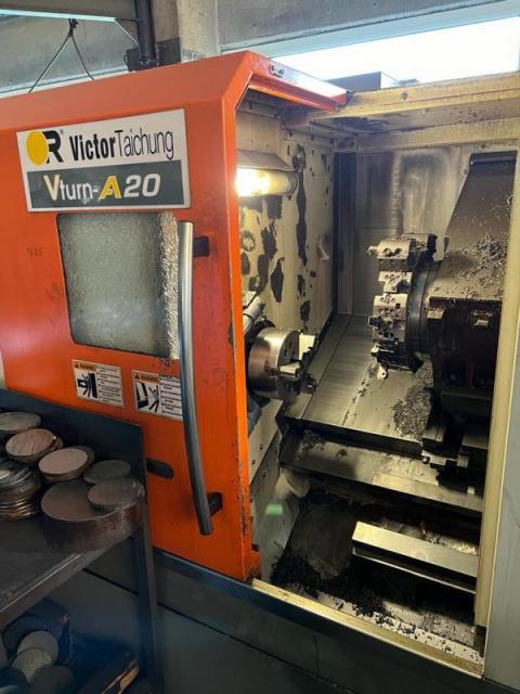 Tour cnc avec outils fixes VICTOR A20 d'occasion