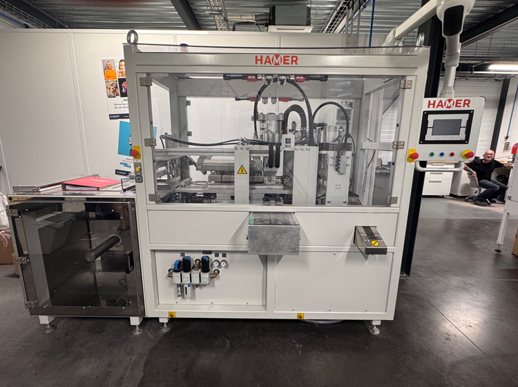 Machine pour la production de gouttières dentaires thermoformées en ligne HAMER TVP 12