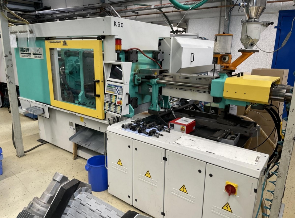 Presse à injecter Arburg 520 C 1300-350