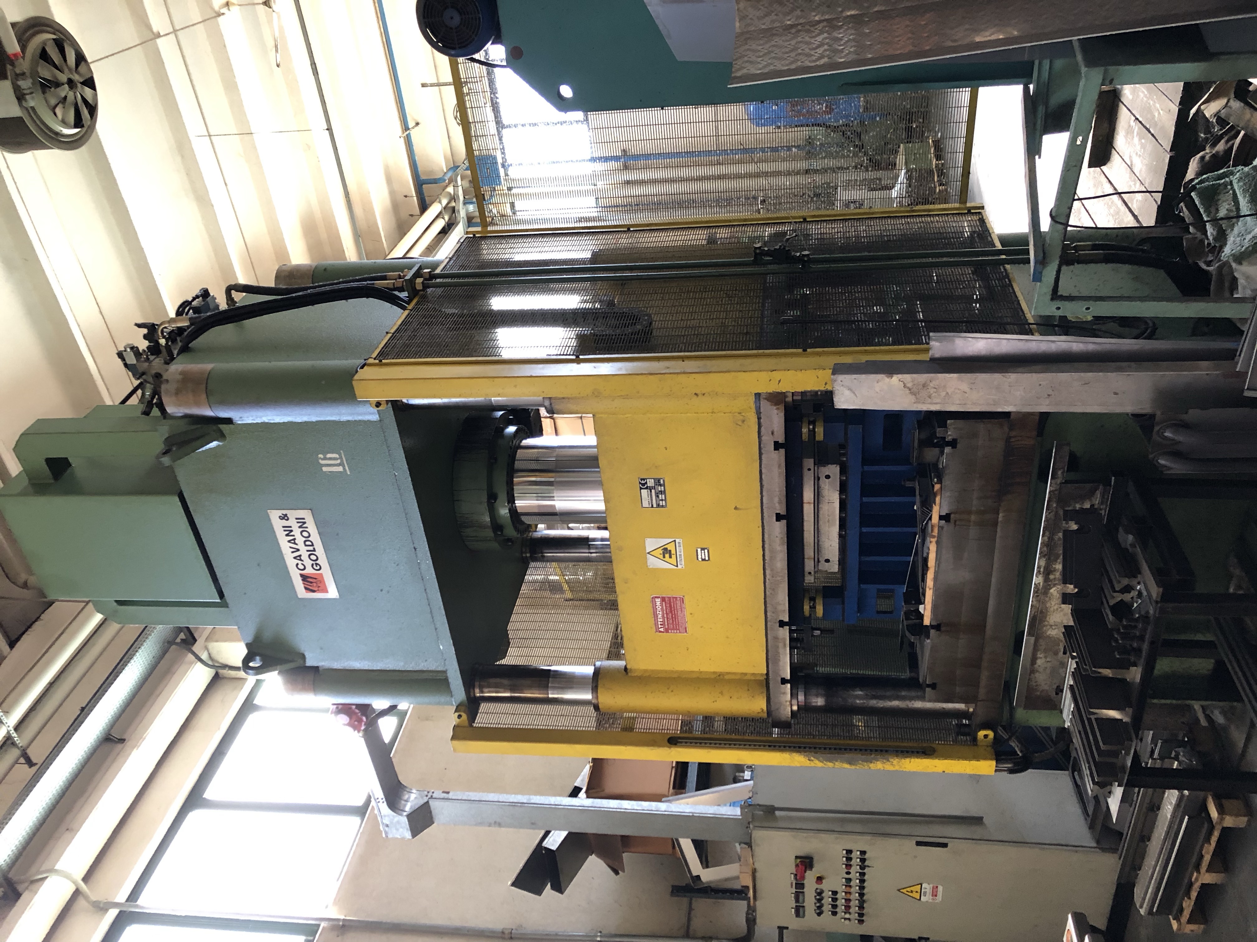 Presse hydraulique CAVANI GOLDONI 350 TON
