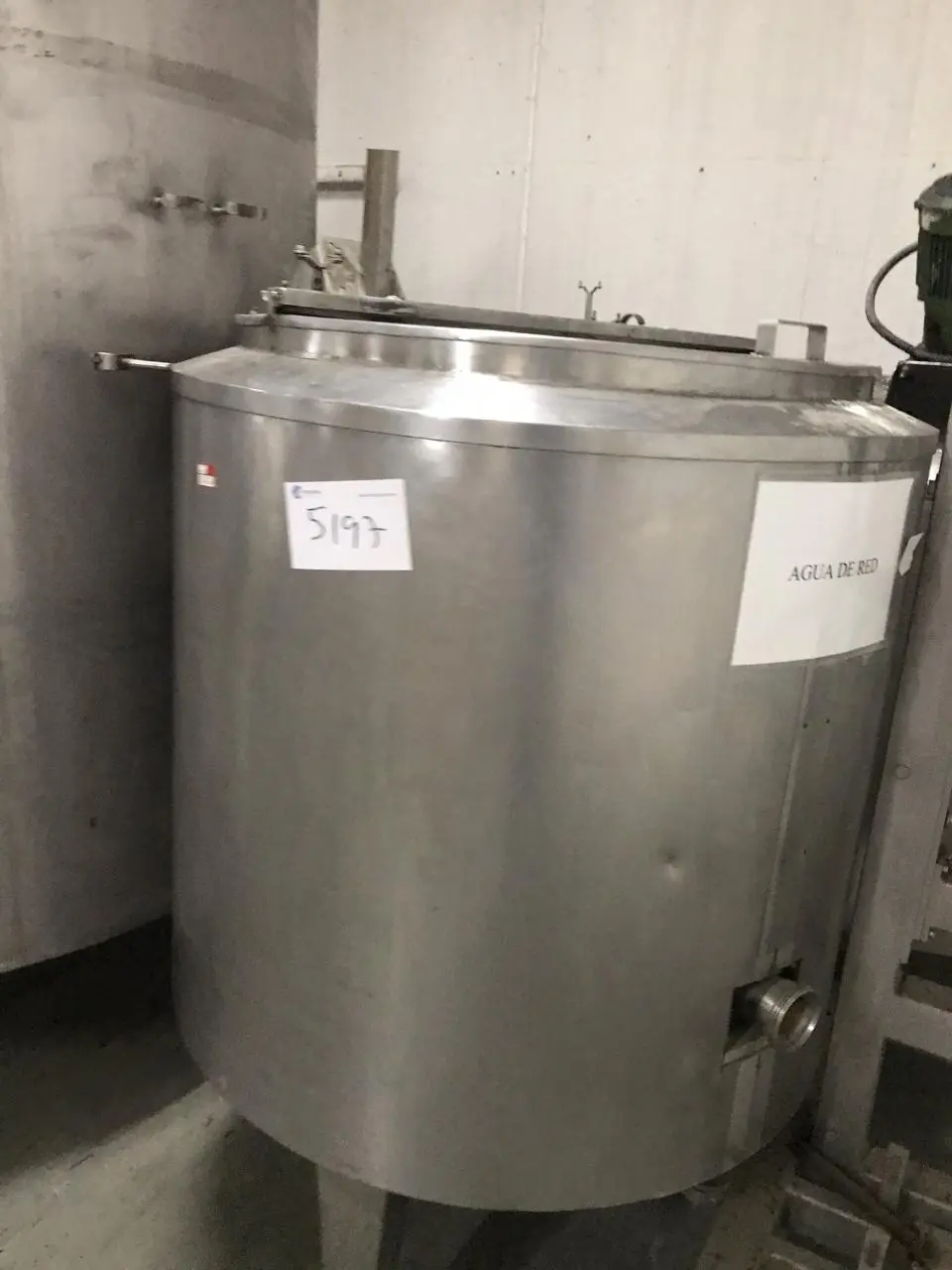 CUVE INOX D'OCCASION 500 LITRES AVEC DEMI-CANNE ET ISOLATION THERMIQUE