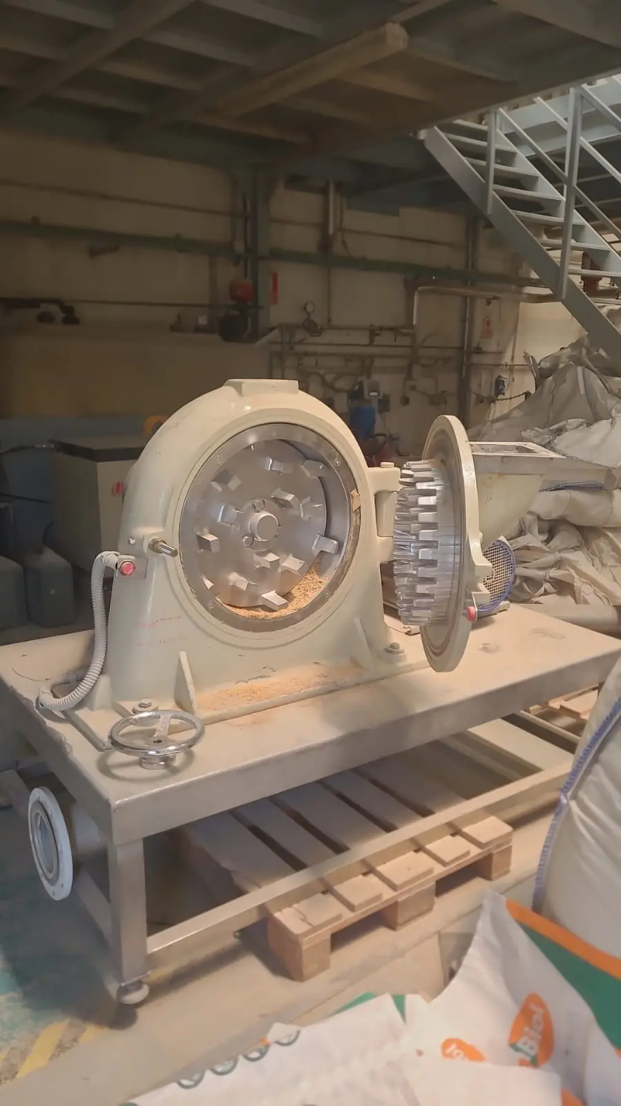 MOULIN À COURONNE EN FER 18,5 kW