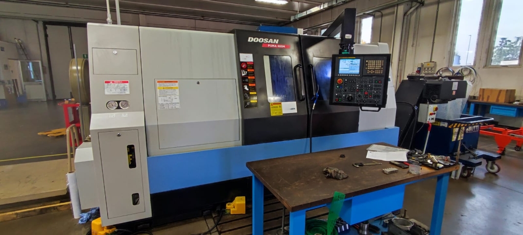 Tour motorisé cnc DOOSAN PUMA 400MA d'occasion