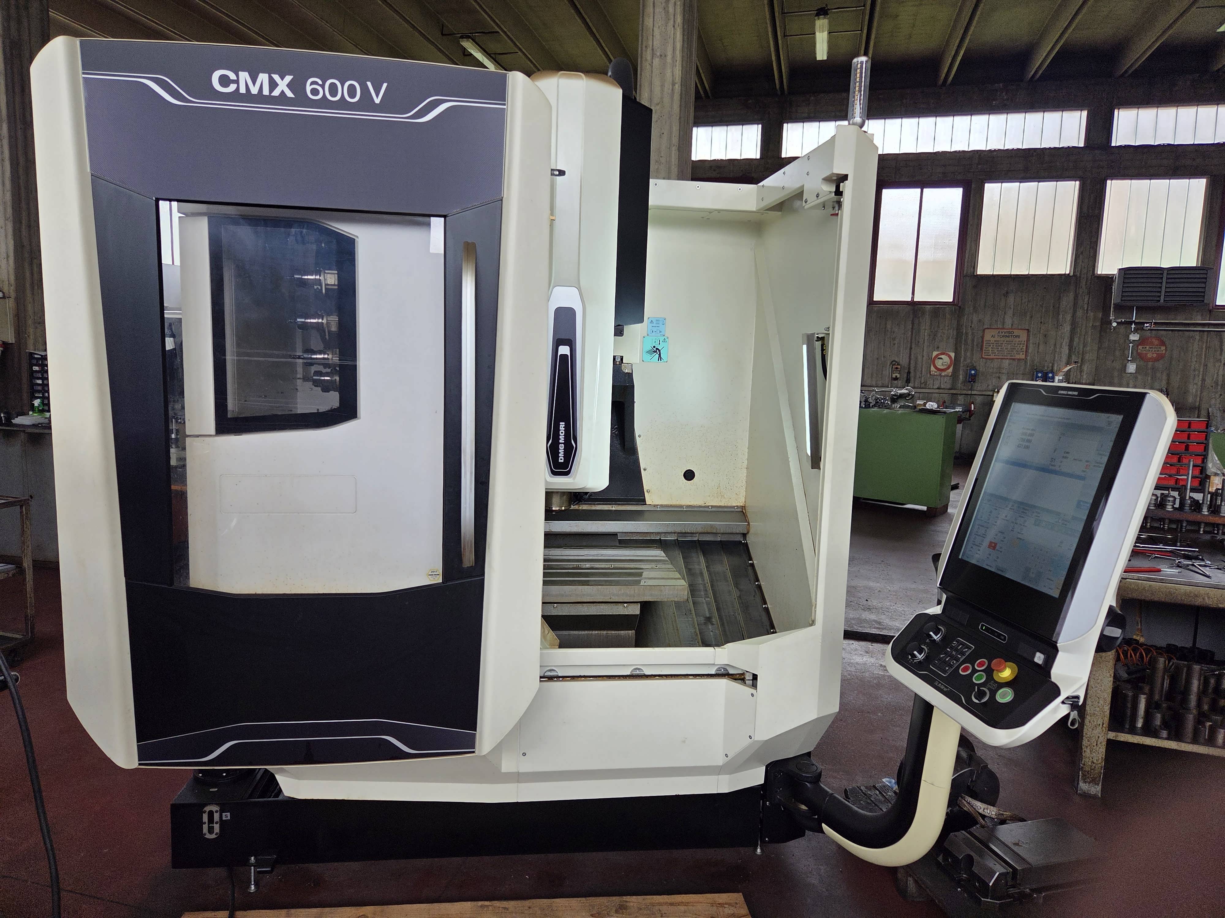 Centre d'usinage vertical DMG MORI CMX 1100 V Bonne affaire