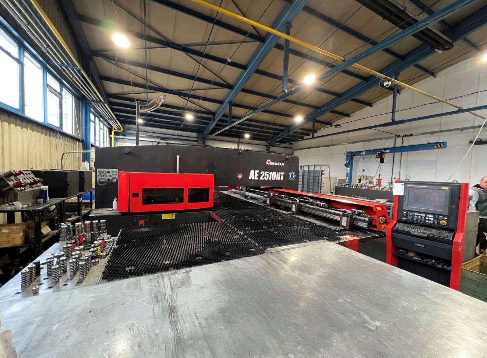 Poinçonneuse à cnc AMADA AE-2510 NT