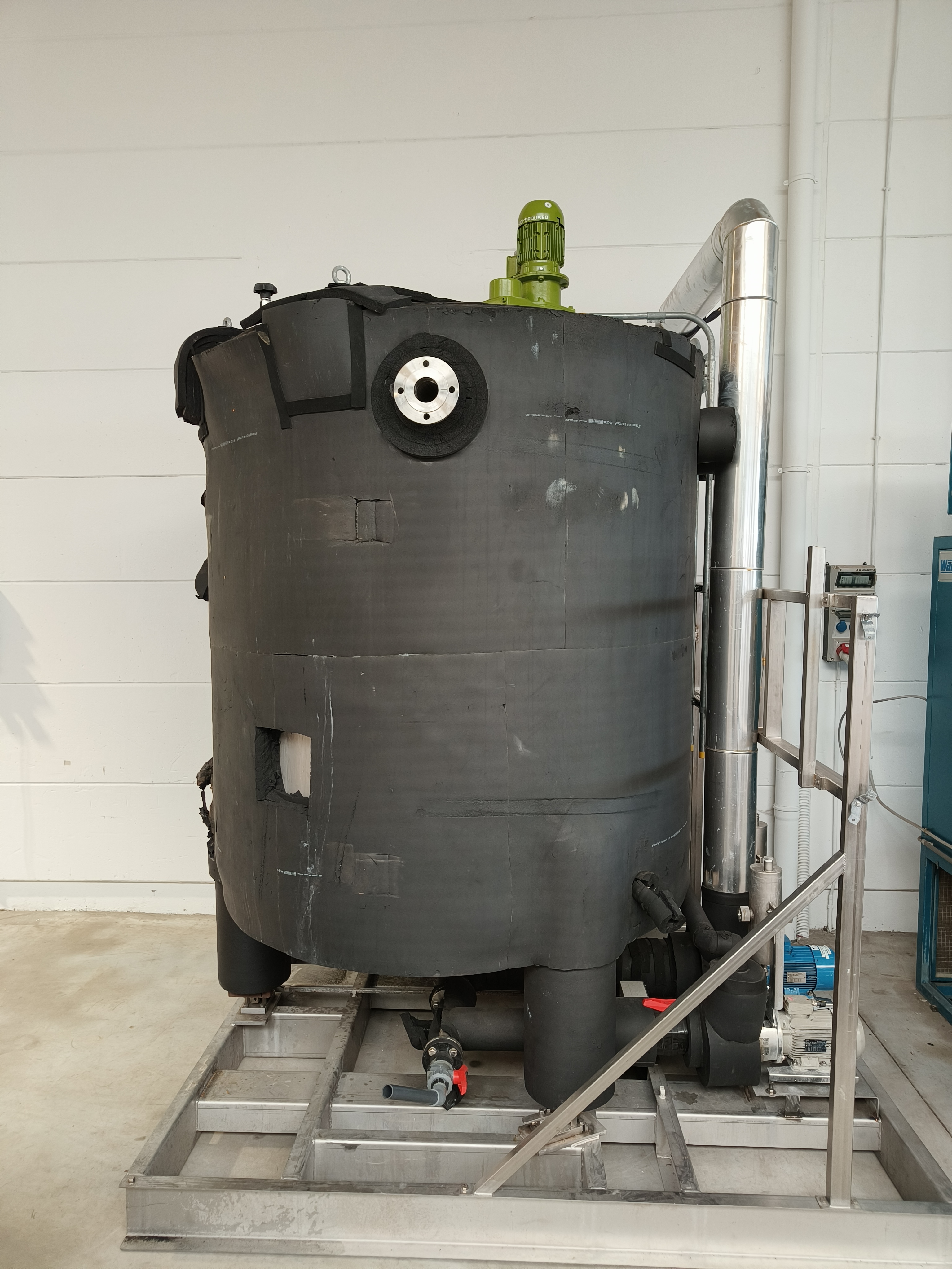 Réservoir 4000 L en acier inoxydable 316 avec pompes et bras de mélange