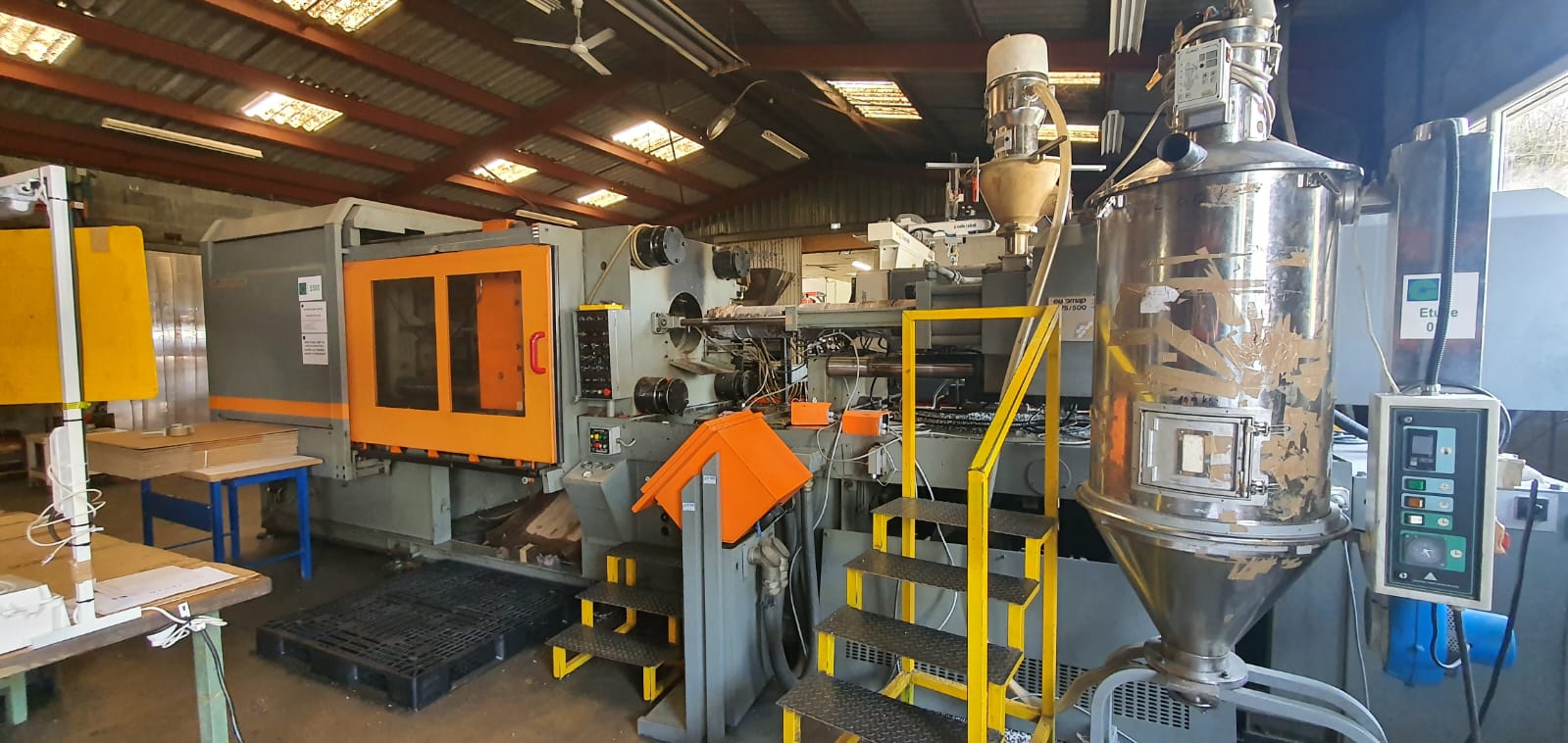 Presse à injecter SANDRETTO 500 T Serie 7 type 3270/500
