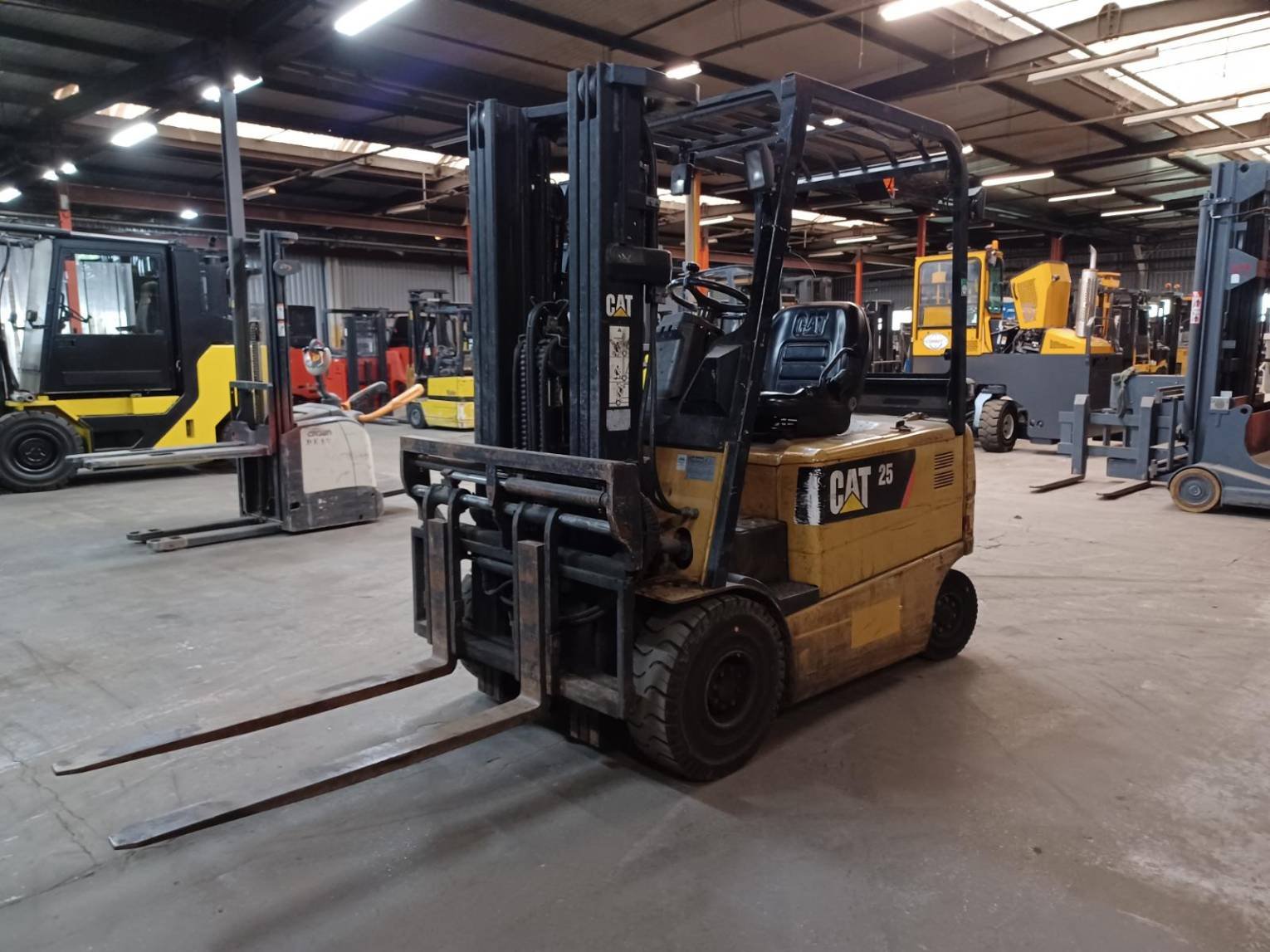 Chariot élévateur électrique Caterpillar EP25K-PAC
