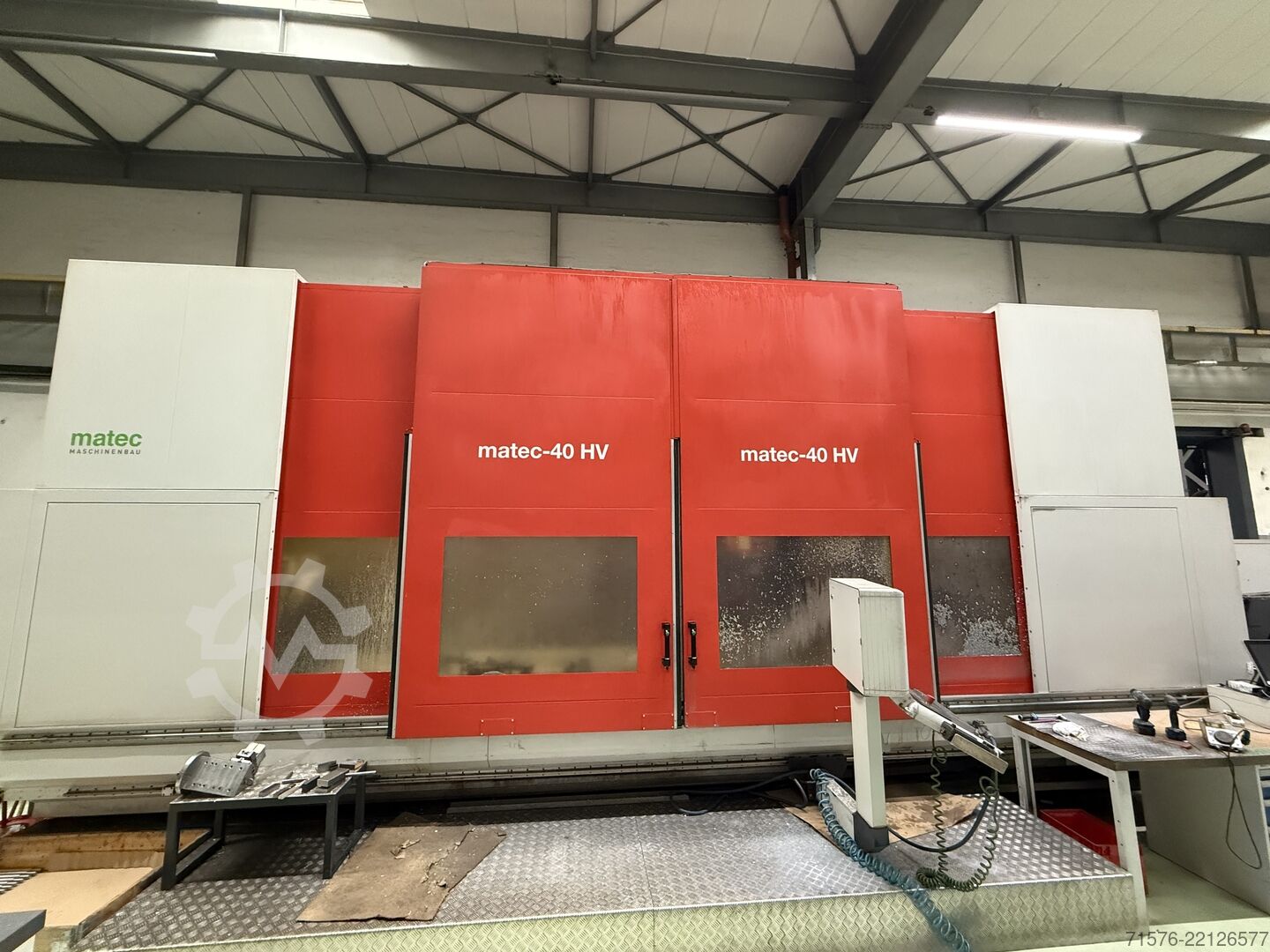 Universal machining center MATEC 40 HV
