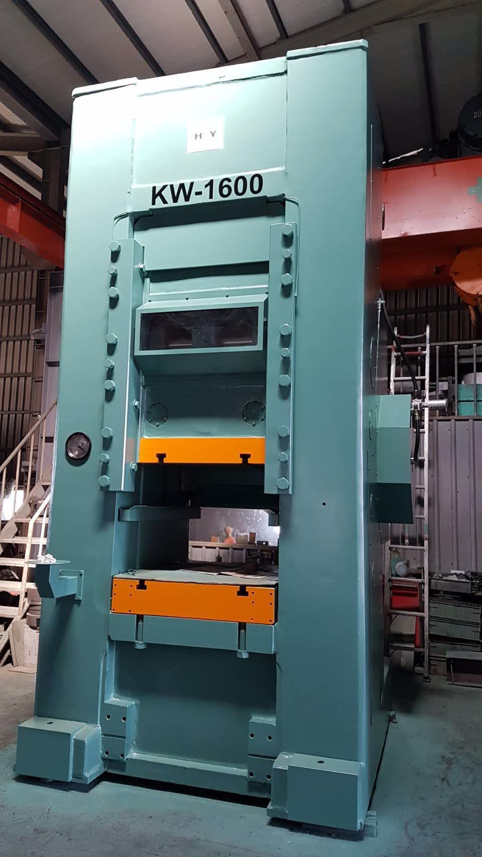 TMP Voronezh Russie 1600 tonnes Presse Emboutissage à Froid TMP Voronezh KW1600