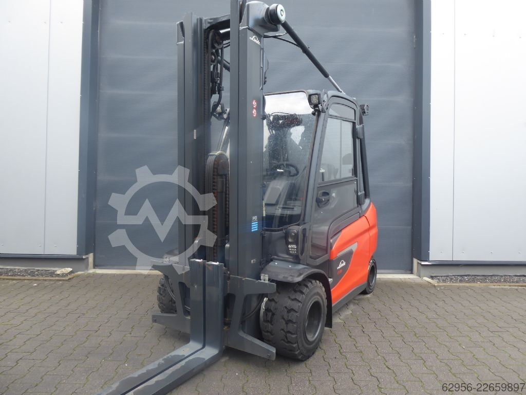Electric 4-wheel forklift Linde E35L-01 förderfähig