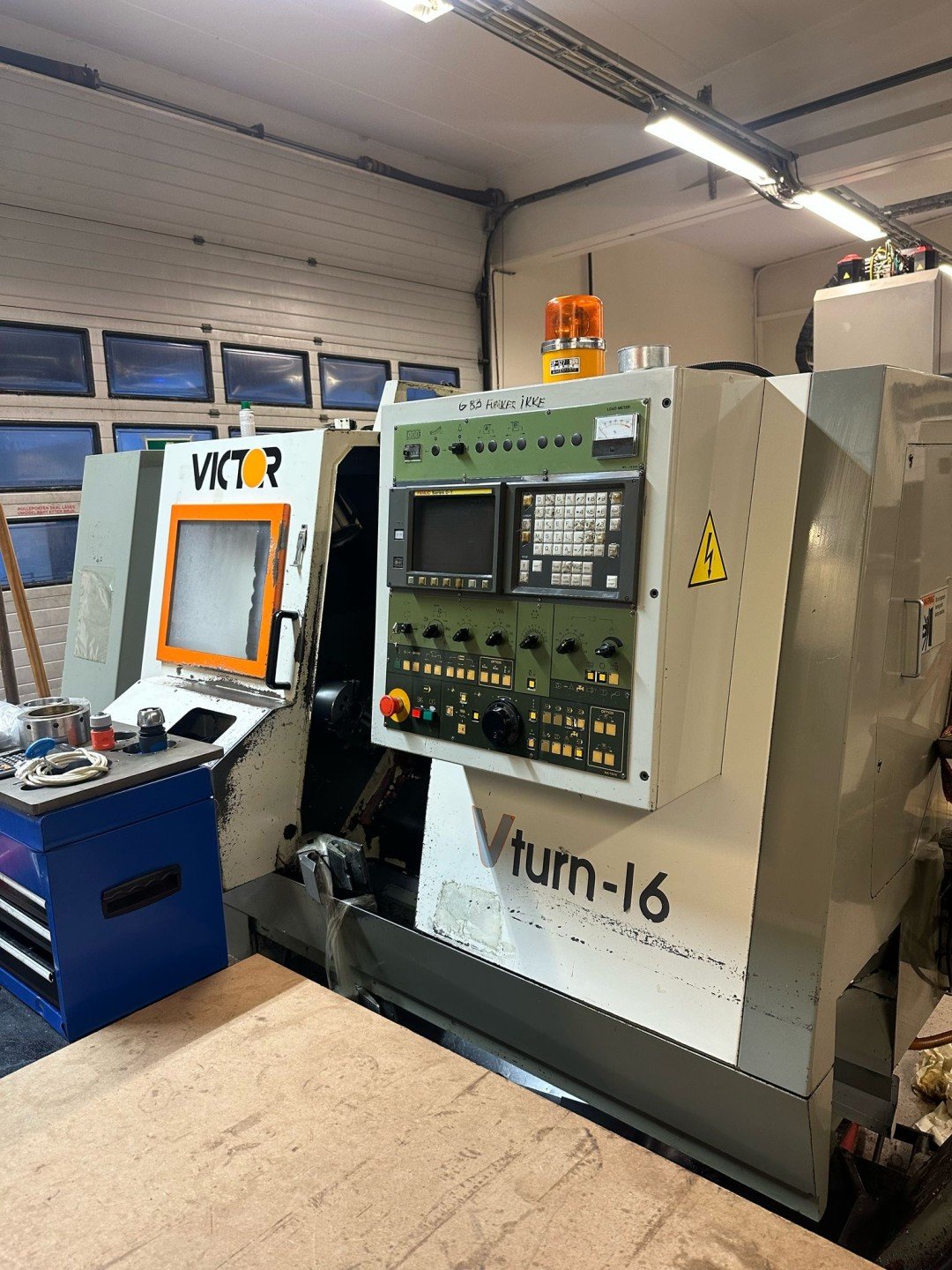 Tour cnc avec outils fixes VICTOR V-Turn 16 d'occasion