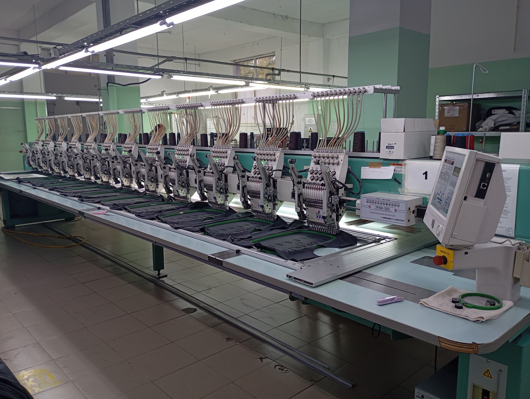 Machine à broder Tajima TFGN-1212